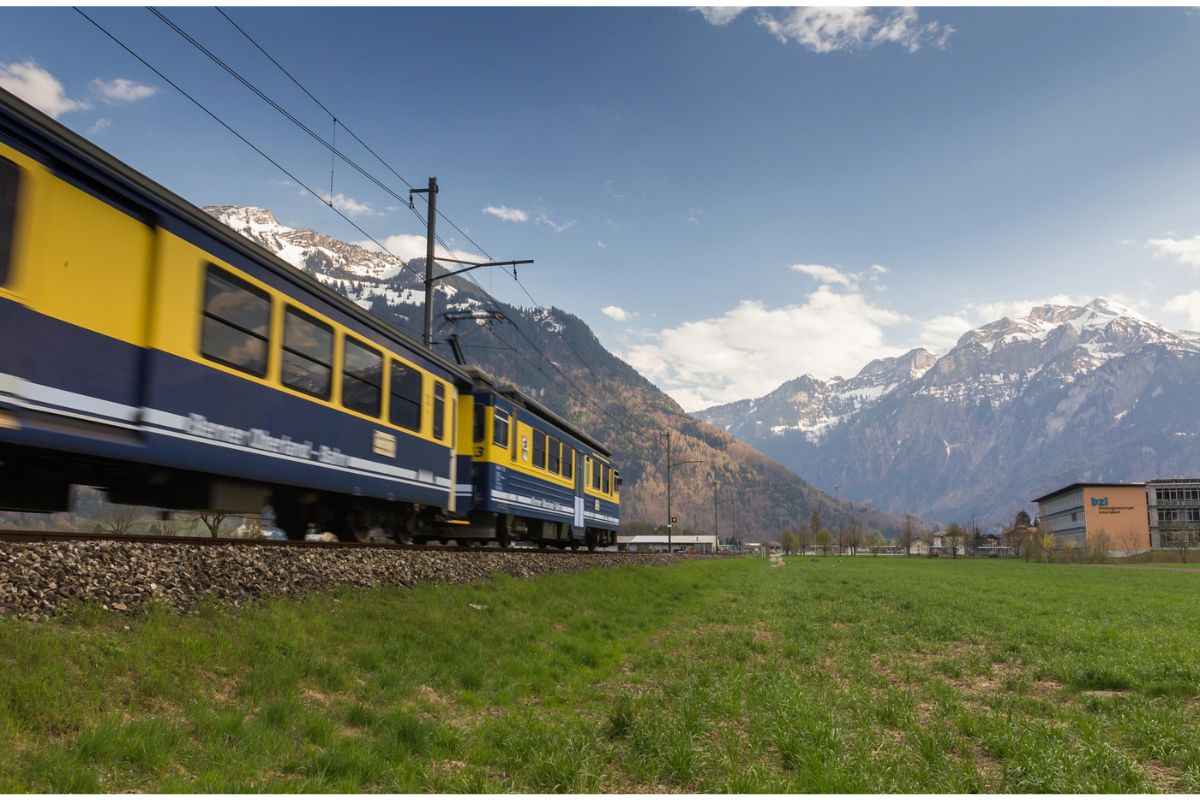 Berner Oberland Bahn train with mountain backdrop