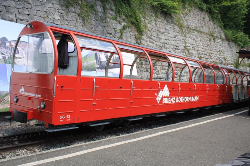 The Brienz Rothorn Bahn carriages have open windows for panoramic viewing.