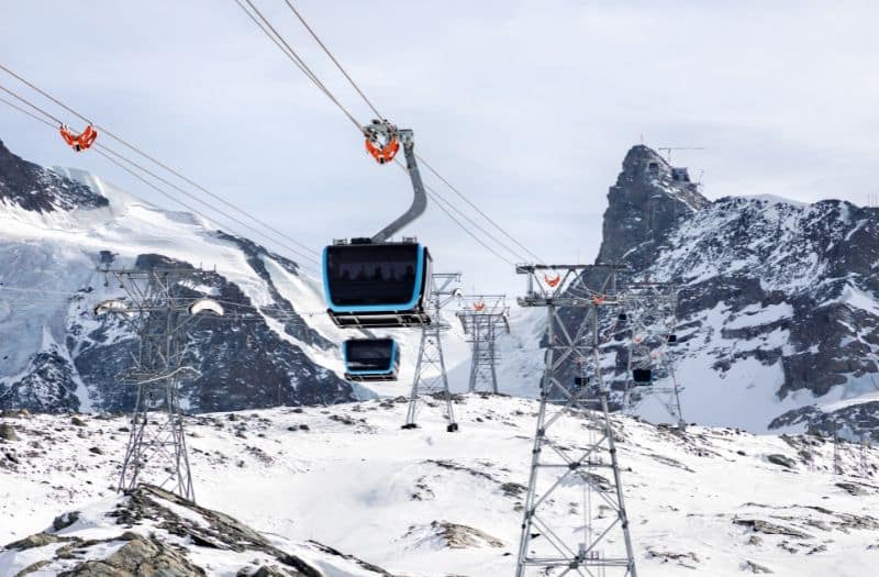 Cableways connects Trockener Steg with Klein Matterhorn