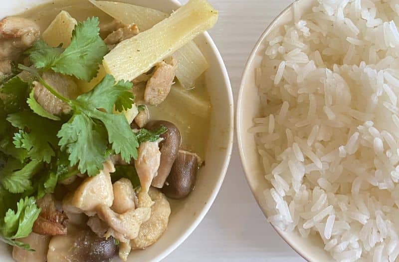 Hotel Restaurant Gloria's Thai green curry with chicken