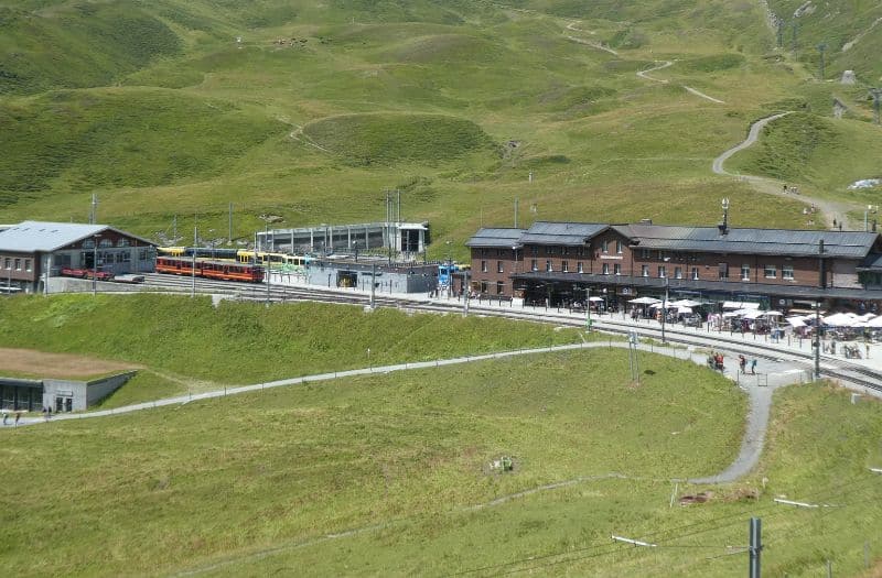 At Kleine Scheidegg station, passengers join the Jungfraubahn, a cogwheel train, for the final ascent to Jungfraujoch.