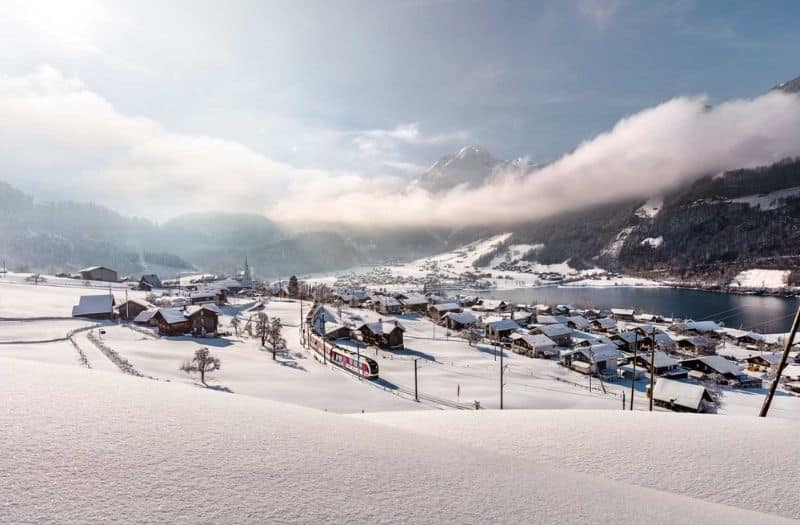 Luzern Interlaken Express Lake Lungern winter-STS