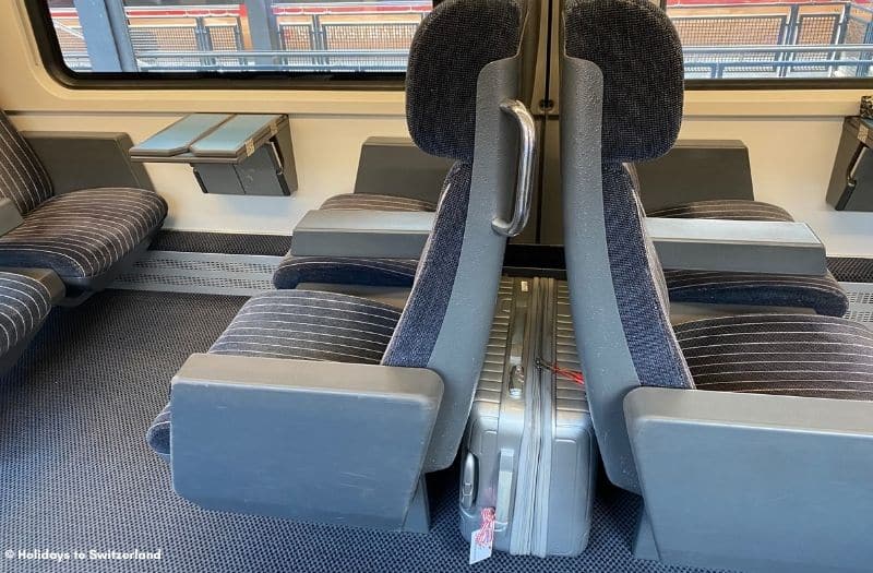 Storing luggage between seats on a Swiss train