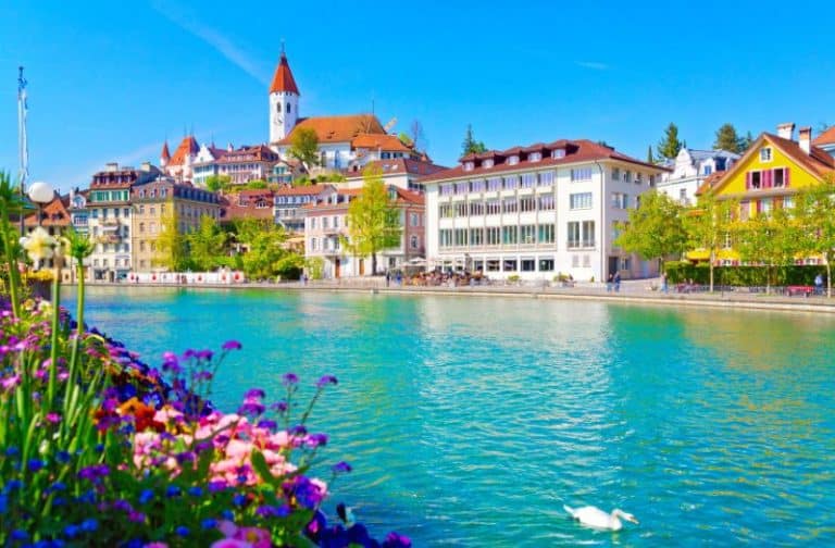 Photo of the city of Thun in Switzerland with its castle